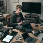 Meningkatkan Produktivitas Dengan Mengatur Waktu Hiburan Digital